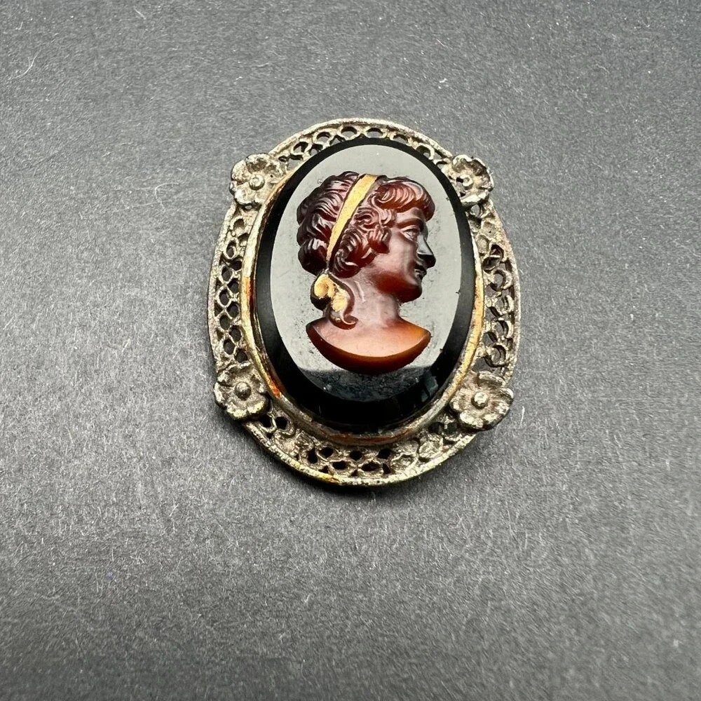 Vintage Glass Cameo Brooch Dark Brown Woman Right Facing Silver‎ Tone Frame